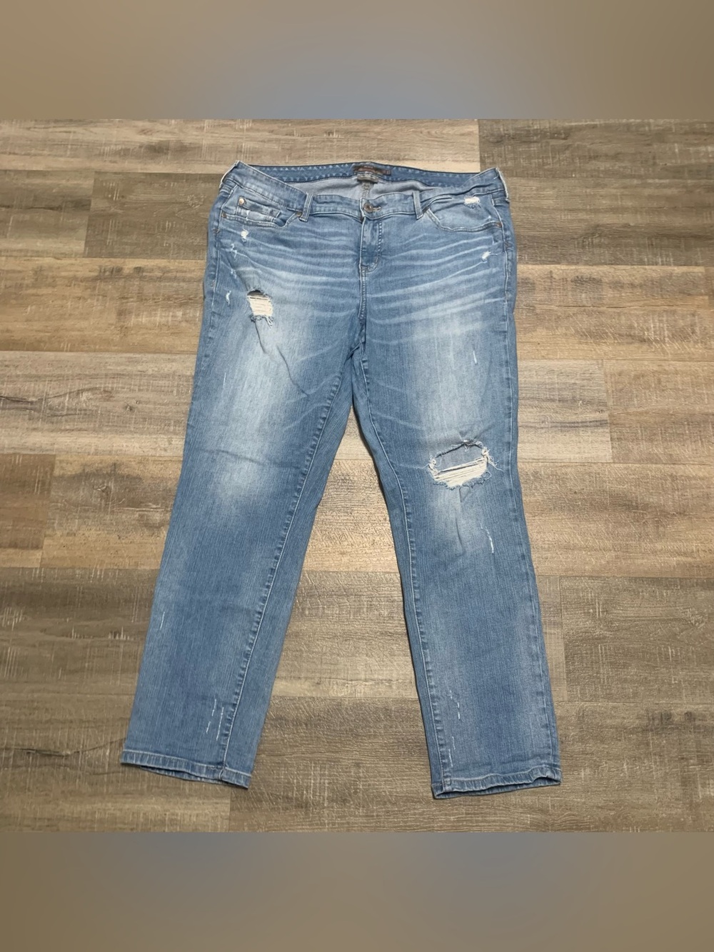 Torrid Women's Size 18 Boyfriend Jeans Light Wash Blue Stretch Distressed